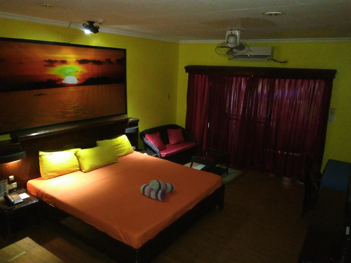 Mango'S Beachfront Resort Olongapo Ngoại thất bức ảnh